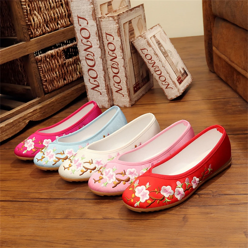 New Women\'s Embroidered Flower Single Shoes Chinese Ethnic Style Dance Performance Hanfu Flats Female Daily Soft Anti-slip Shoes