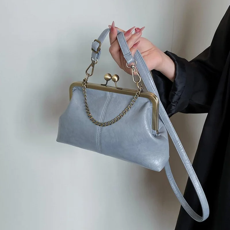 

Women's Shoulder Bag Made Of Rattlesnake-Print Leather Boasting Peru High-End Vintage Neat Spacious Look​