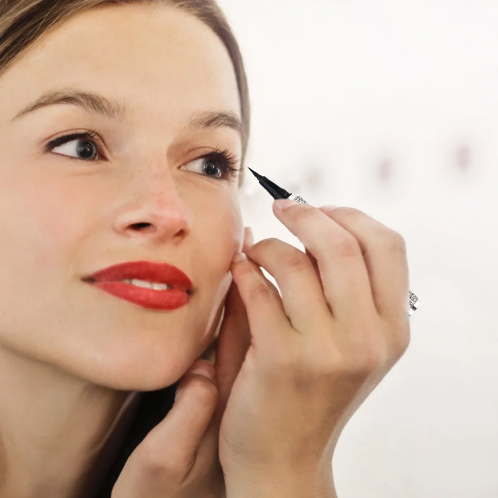 Crayon Eyeliner Premium Sûr à Pointe Fine pour un Traçage Clair – Fourniture de Maquillage pour les Yeux – Stylo Eyeliner pour Fille