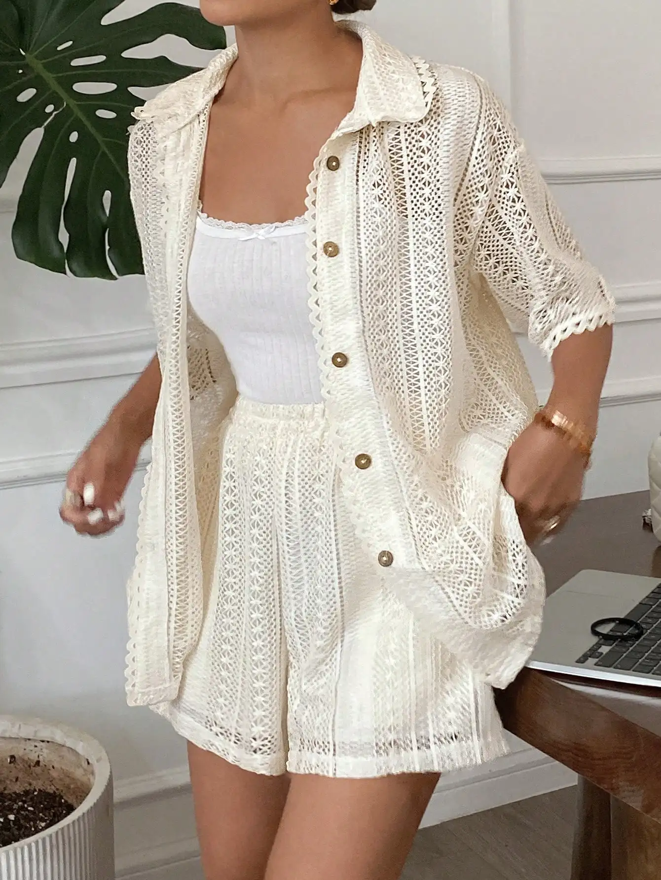 

Комплект из 2 предметов: женская кружевная вязаная рубашка на пуговицах и шорты, повседневный летний наряд, в стиле бохо