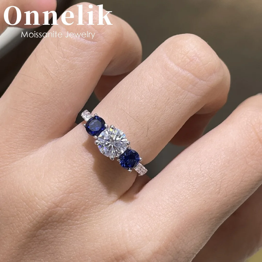 

Кольцо Onnelik Classic с тремя камнями: синий сапфир 1 карат (6,5 мм) и муассанит, из стерлингового серебра S925, изысканное ювелирное украшение, подарок