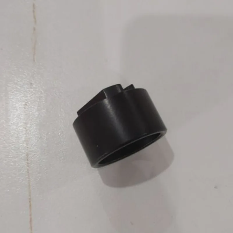 

Запчасти для спецтехники: шарнир задней стеклянной двери (байонет) и шайба для S770, S750, S450, S550 (номер детали 7167846)