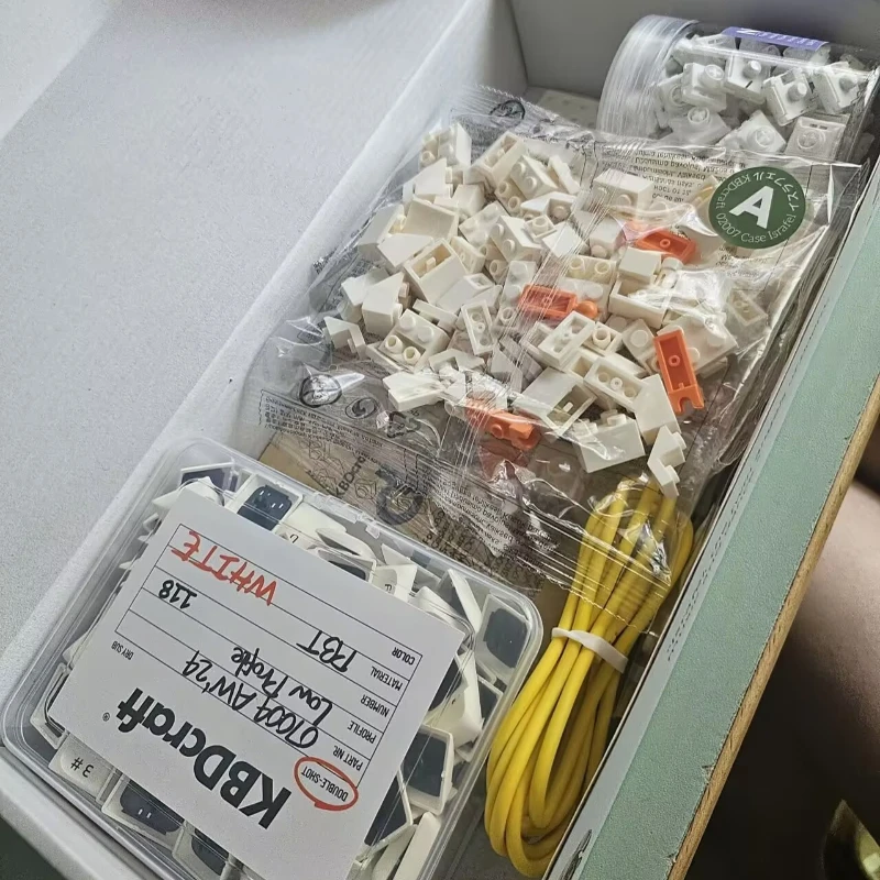 

Hot Sales 07 Israfel Split Keyboard Custom 50% Layout Wired Hot Swap Gasket Low Switch Ergonomics Gamers Design Hands on Set