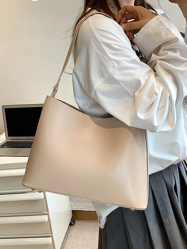 

2025 New Sle Simple Casual Large Capaci Women's Bag Korean Version Underarm Buet Bag Soft PU Leather Commuter Bag