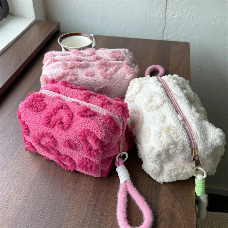 1 Piece Cute Furry Makeup Bags For Women Pink Red Color Heart Cosmetic Bags With Lanyard Girl Large Capacity Travel Organizer