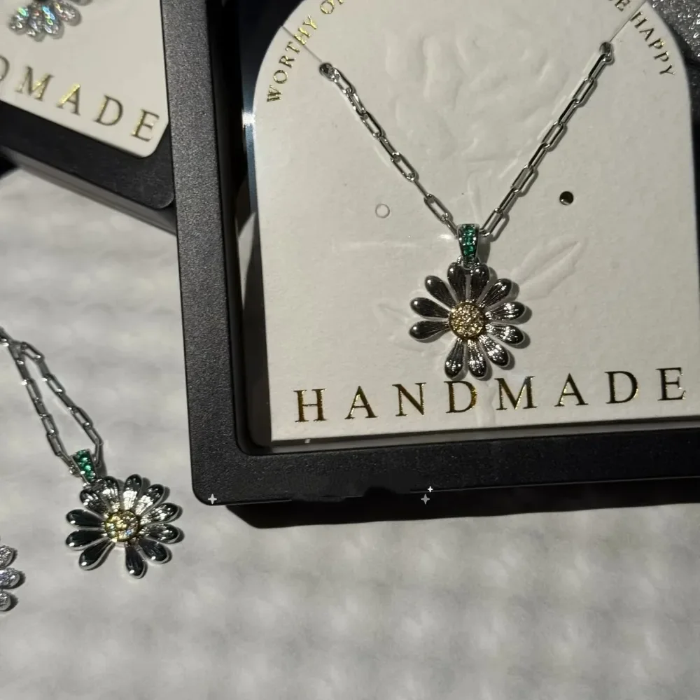 a 880818 GD نمط قلادة Kpop الساخن المعبود G-DRAGON الرسمية نفس النمط قلادة 2025 جديد الماس البطانة ديزي قلادة #4