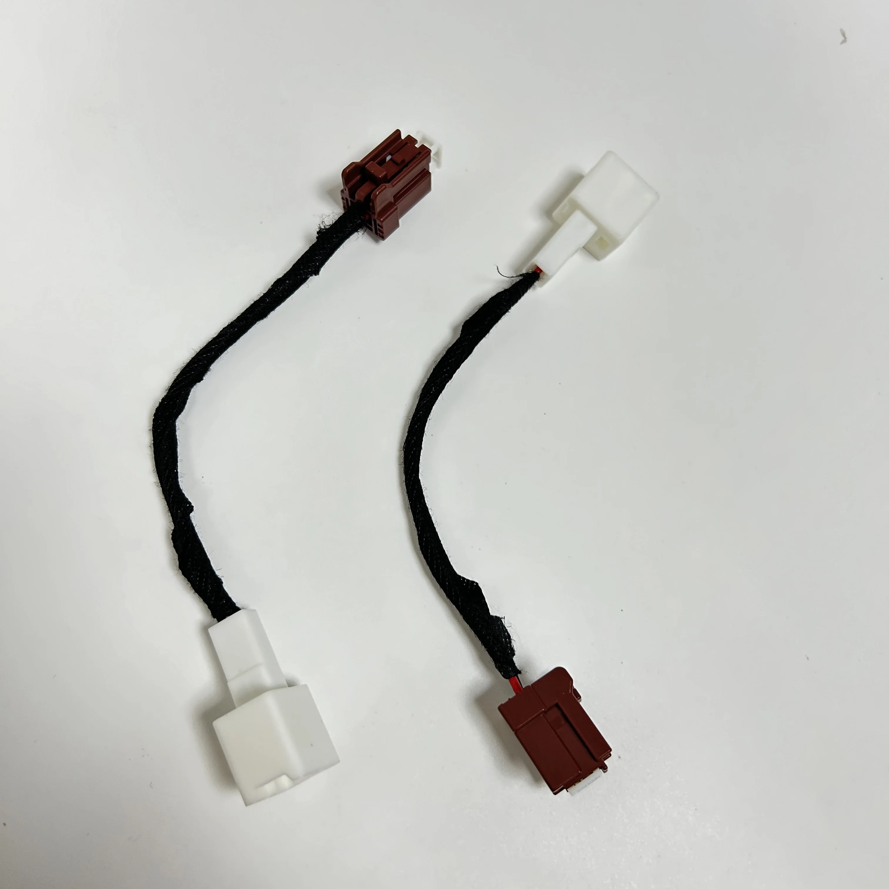 Non destructive adapter cable suitable for upgrading Nissan's low-end speakers to Bose speakers