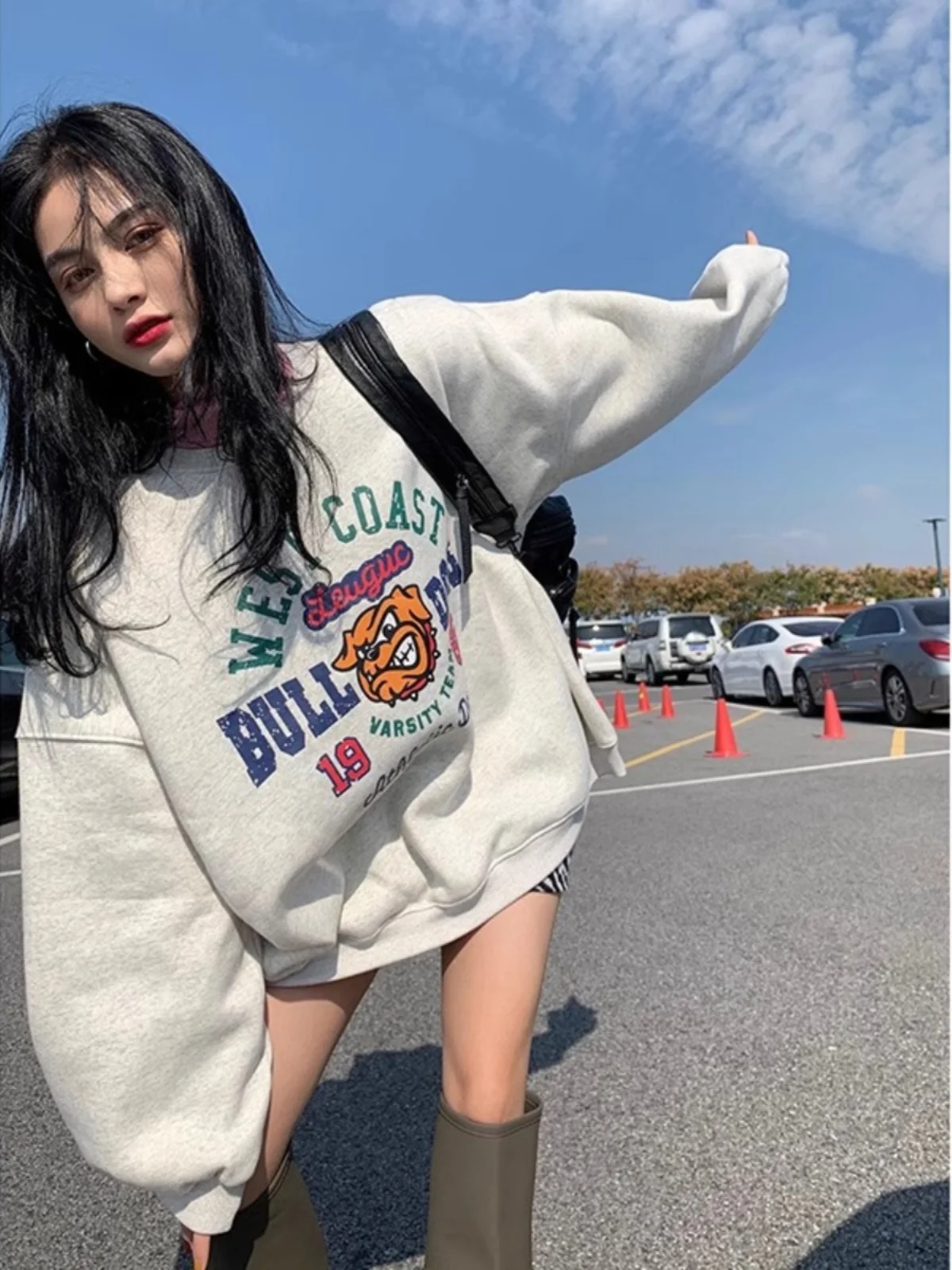 

Осенне-зимняя толстовка с круглым вырезом, женская, свободного кроя, с мультяшным принтом, модная, в стиле ретро, универсальная, удобная, с длинными рукавами...