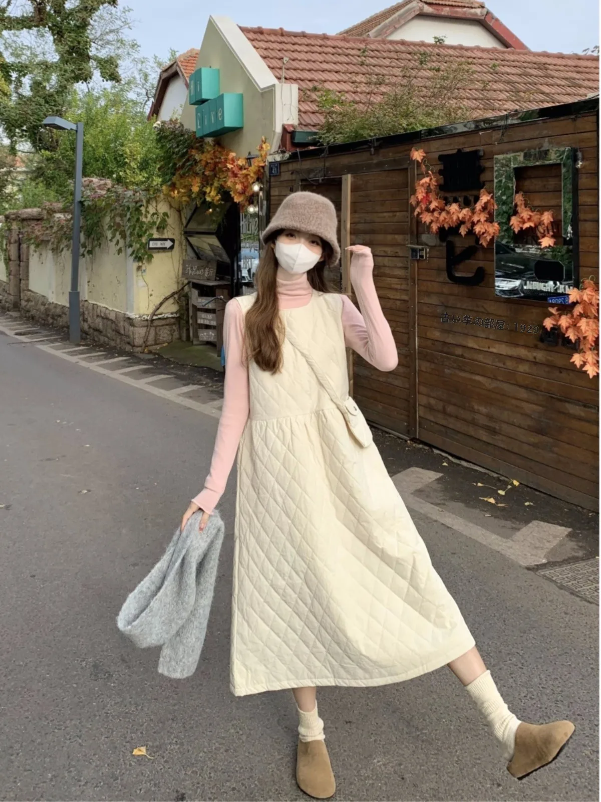 Quilted Thickened Fashion Vest Dress Women Autumn 2024 New Design Sense Overlapping Waist Hugging Sleeveless A- line Skirt