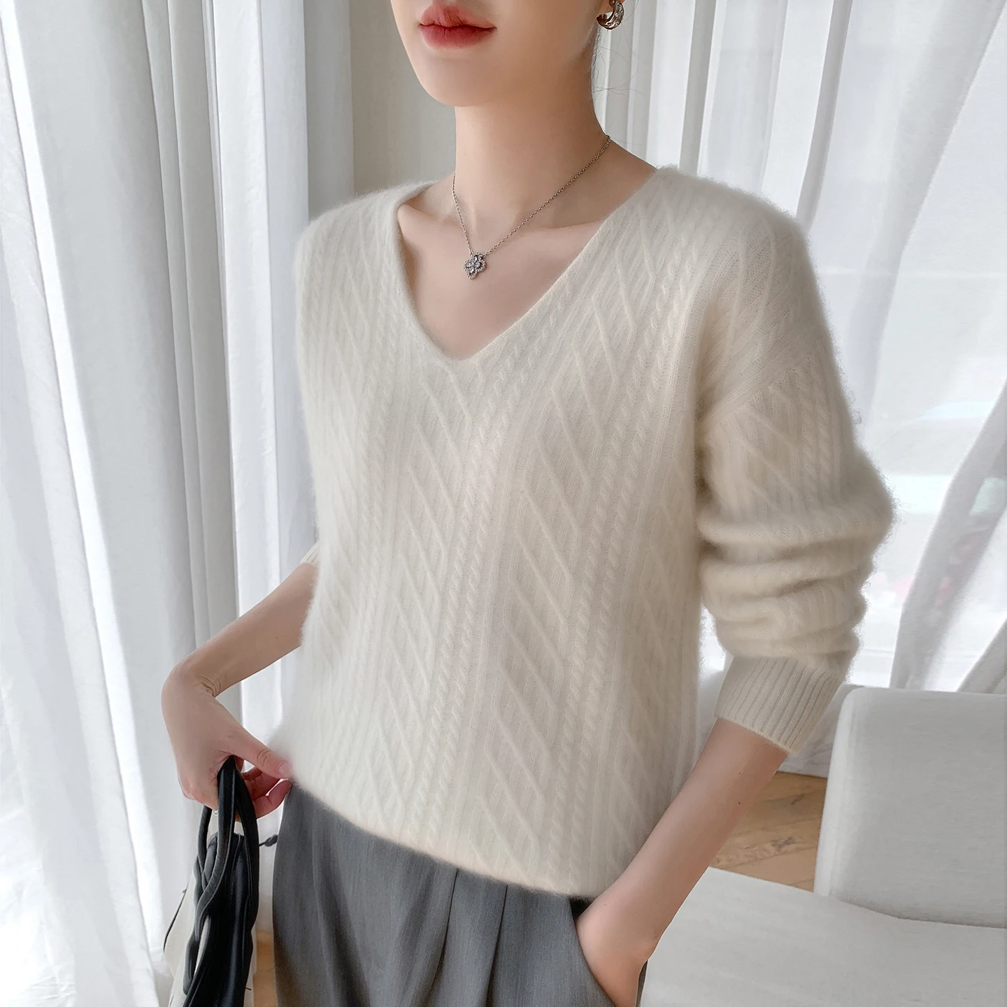 2025 Autumn/Winter Twisted Flower V-neck Cashmere Sweater Women's European Goods Thickened Autumn/Winter Loose Knitted Sweater