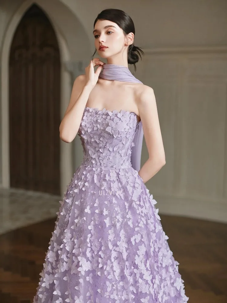 Elegancka, fioletowa suknia wieczorowa bez ramiączek, sukienki na studniówkę z szalem, szyta na miarę, długa do podłogi, linia A, kwiaty 3D, sesja zdjęciowa ślubna.