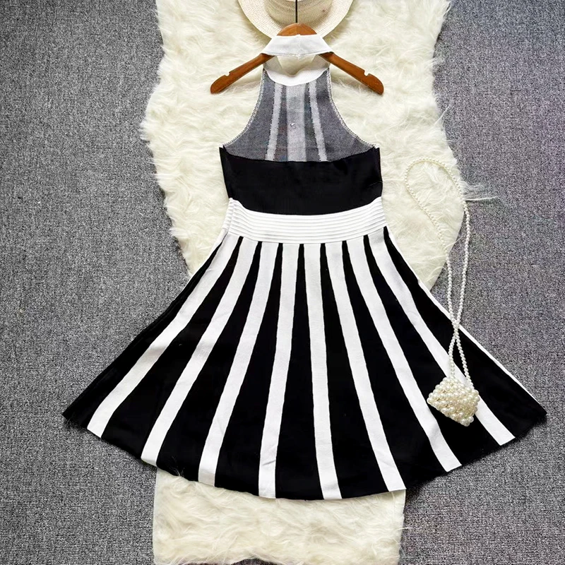 2025 New Brand Fashion Sexy Backless Halter Knitted Dress Women Elegant White and Black Patchwork Slim Waist Pleated Party Dress