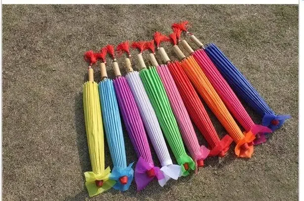 Chinesischer Farbiger Stoff-Regenschirm Weiß-Rosa Sonnenschirme Traditioneller Chinesischer Tanz-Farbschirm Japanische Seiden-Requisiten – Detail 17