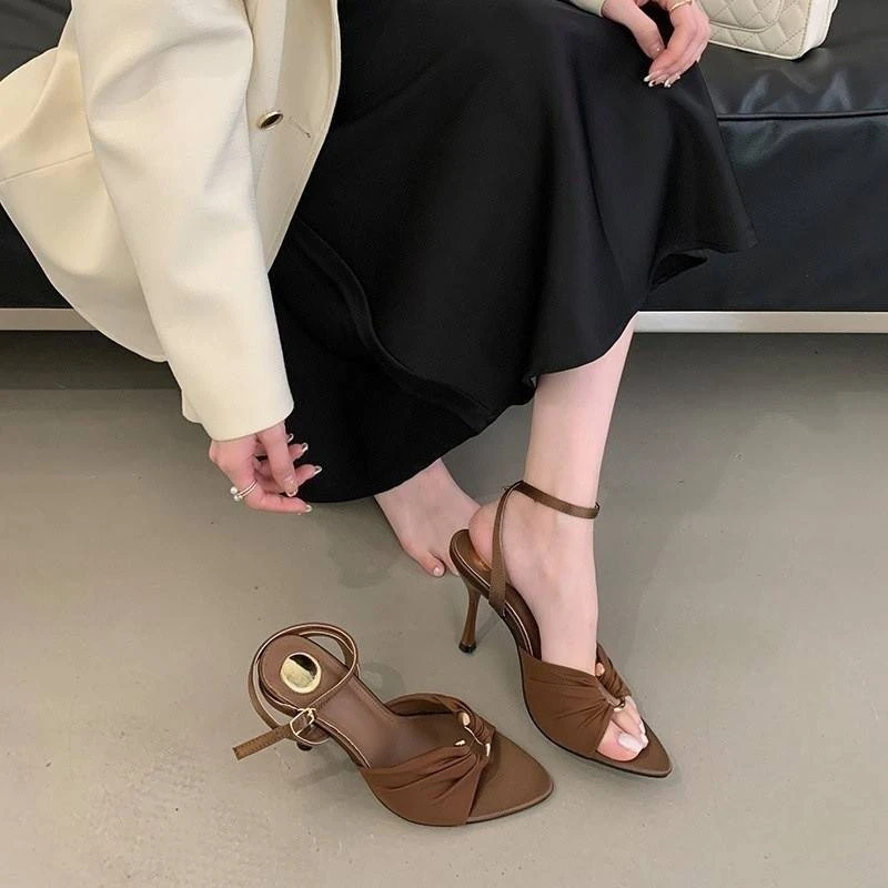 أحذية نسائية مثير صنادل عالية الكعب 2025 موضة الصيف أشار تو عالية الكعب جديد أنيق كعب نحيف عارية مشبك Zapatos Mujer