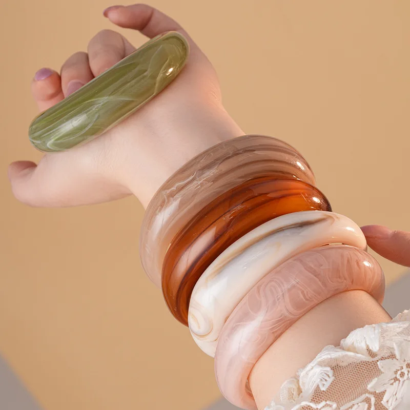 Smooth C-shaped Acrylic Cuff Bangles for Women Vintage Jelly Color Irregular Smudging Bangle Wide Resin Bracelets Accessories M1