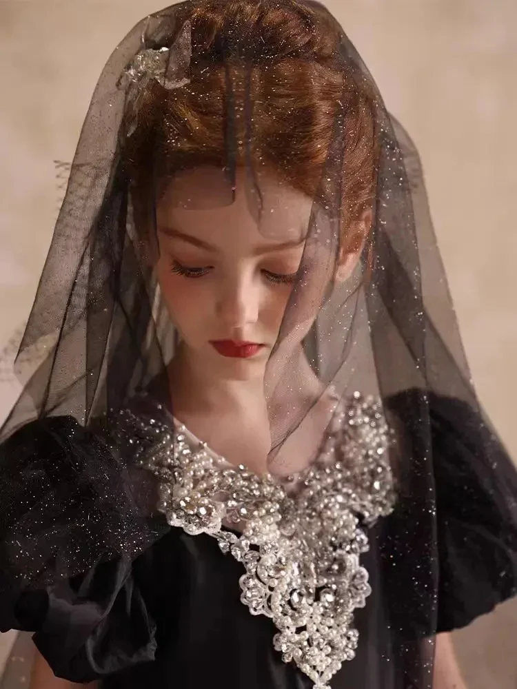 Abiti da ragazza di fiore neri per matrimonio Splendide perle di cristallo Elegante principessa Prima Comunione Abito da ballo Quinceanera personalizzato