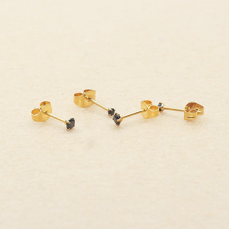 Mini-Ohrstecker aus hypoallergenem Edelstahl mit vier Zinken und schwarzem Zirkonia, trendige Anti-Verlust-Kugel-Ohrringe mit Nadel, 0,8 mm – Detail 1