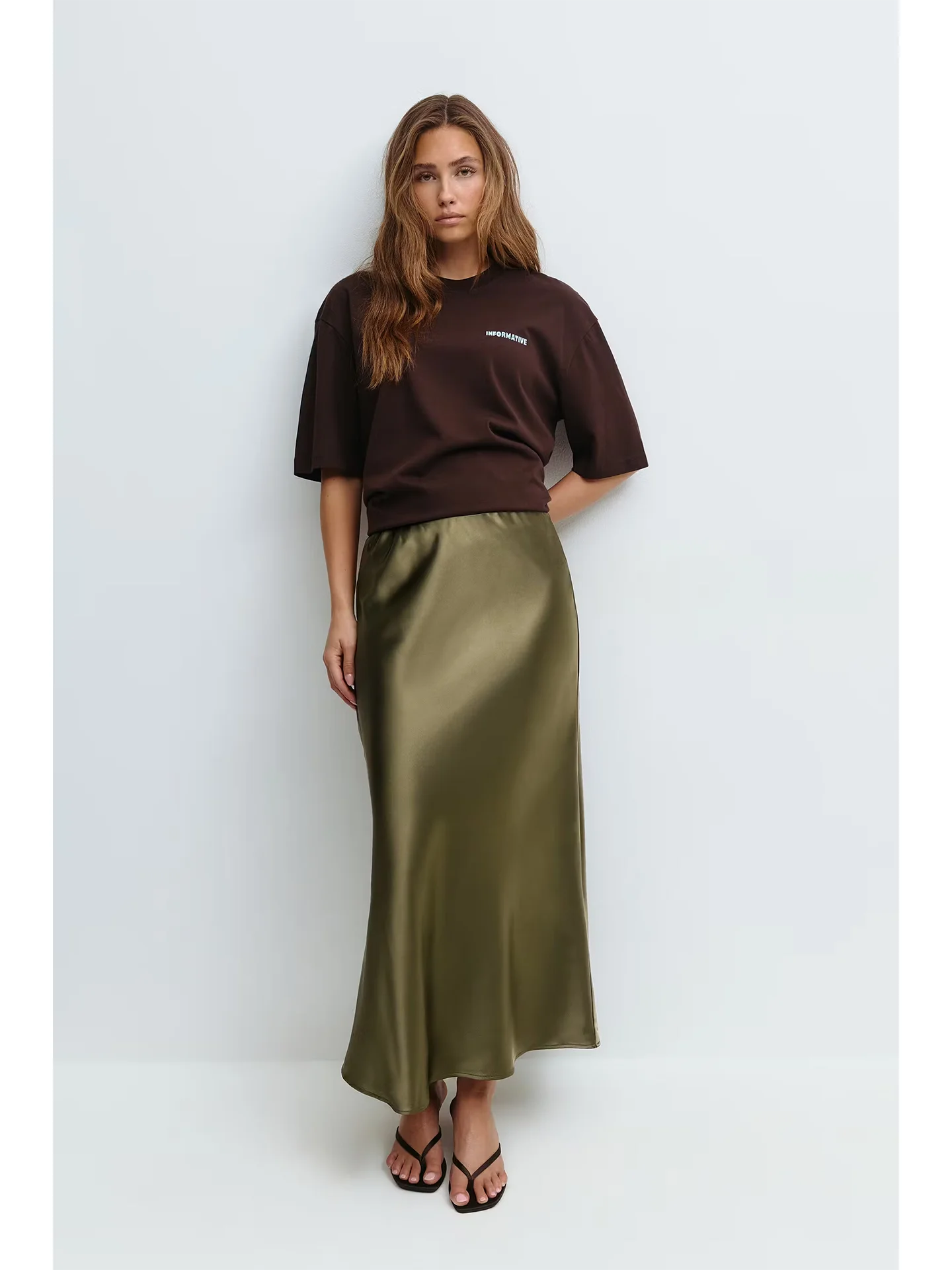 جينا تريكو فاخر ثنيات السلس الساتان f تنورة منخفضة الخصر Ele ميدي تنورة Ci تخفيف ألف خط تنورة البوليستر النسيج