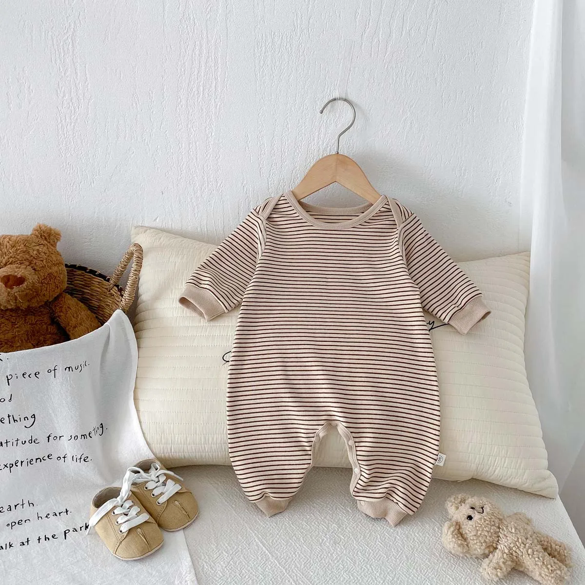 Korean Style Baby Autumn And Winter Long Sleeve Striped Boneless Envelope Collar Jumpsuit For Boys And Girls Baby Comfortable
