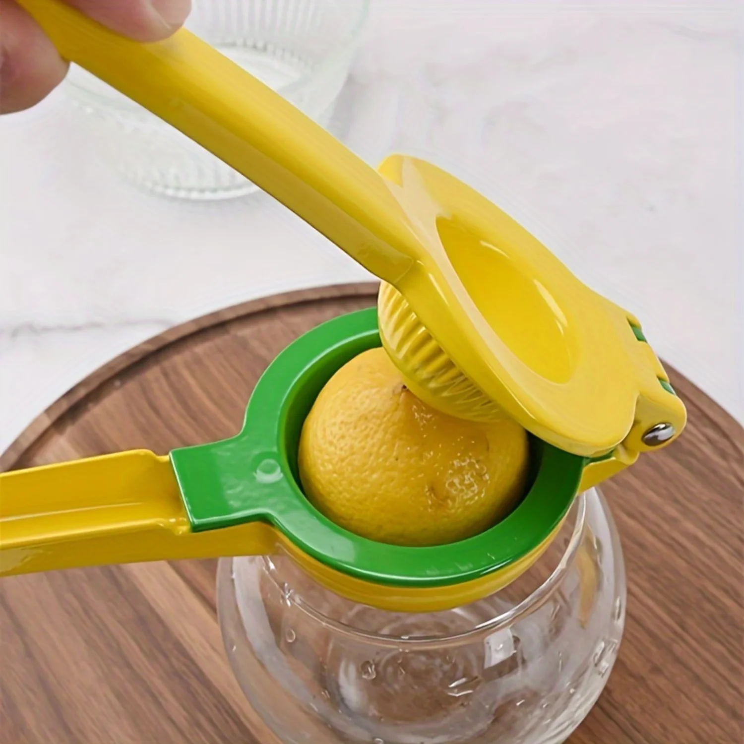 

Easy-To-Use 2-In-1 Manual Citrus Juicer - Durable Metal Lemon & Orange Squeezer For Fresh Juice At