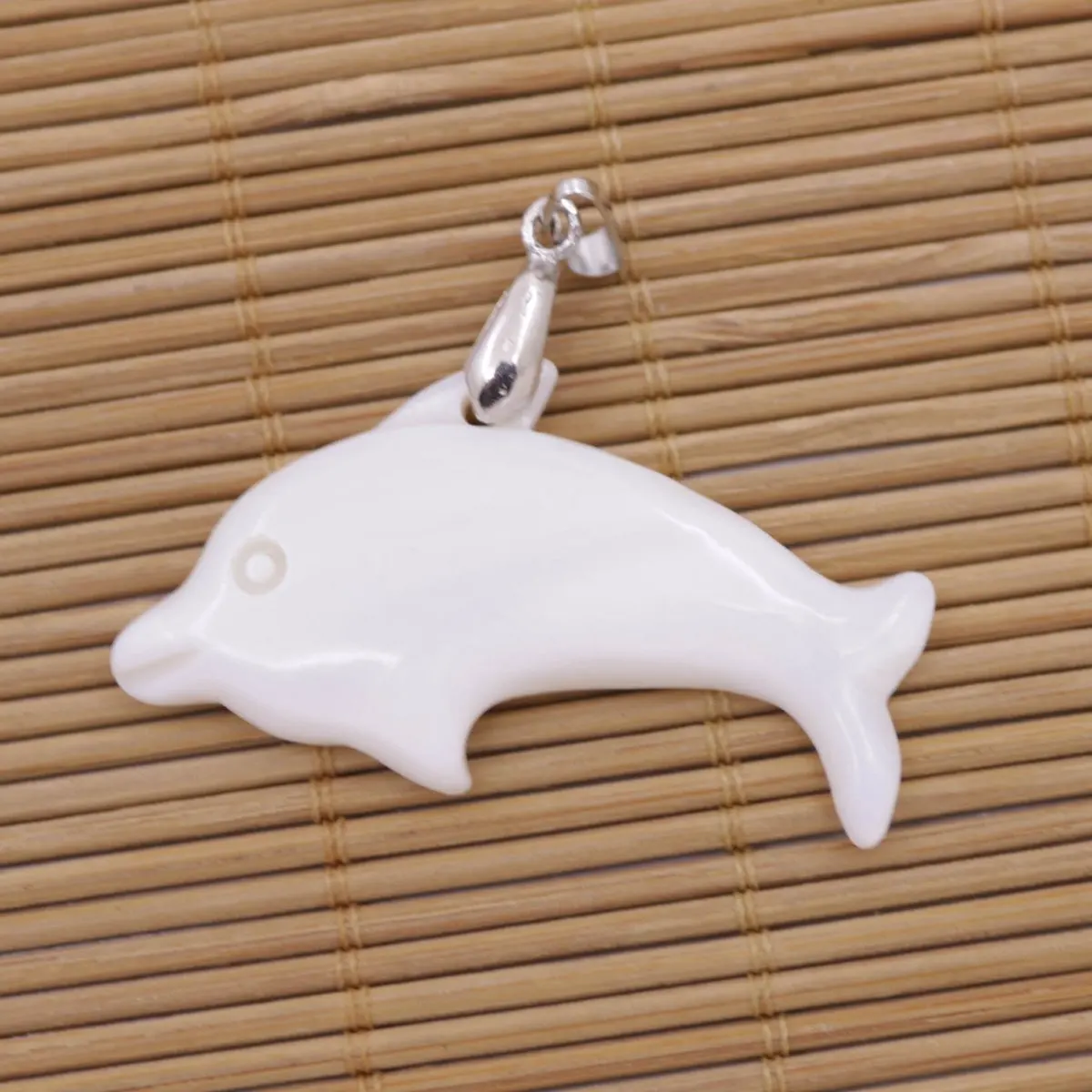Natural White Mother of Pearl Shell Dolphins Pendant Charms 25mmX46mm