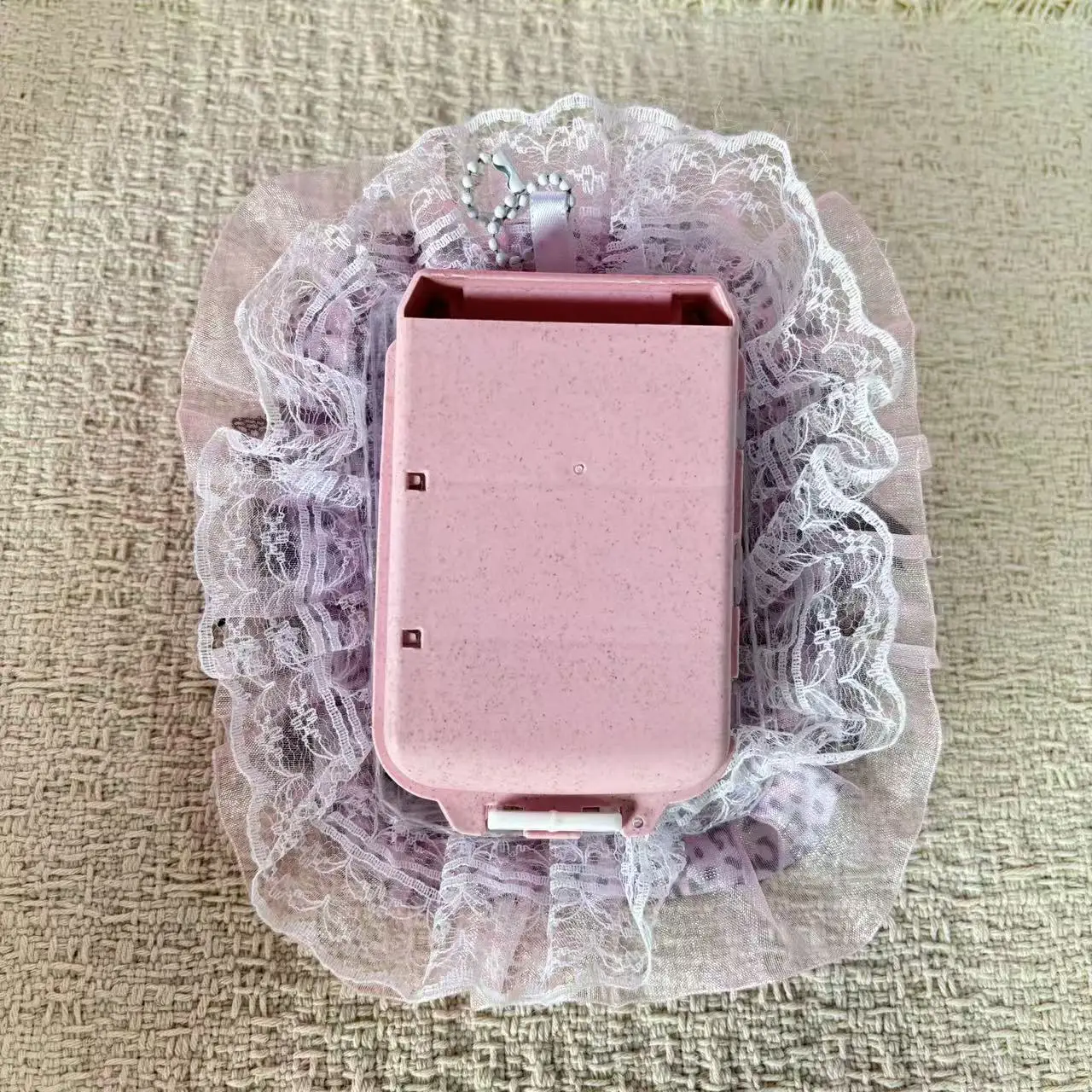 English: Cute Lace Decor Pill Storage Box, Multi Compartment Portable Tablet Organizer for Daily Travel Use