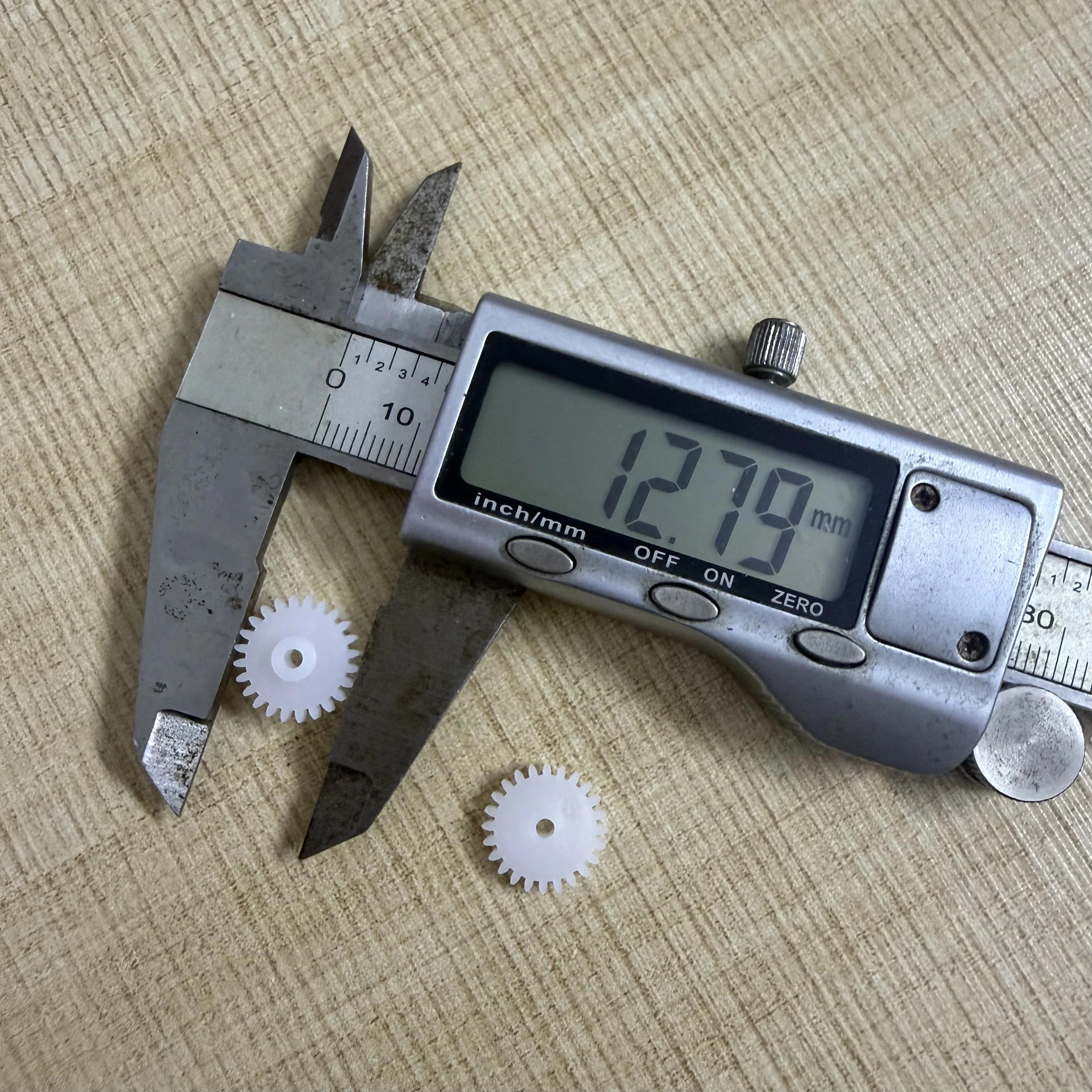 Pack of 100 24T2A 0.5M Plastic Drive Gear, 1.95mm Interference Fit Bore, 13mm Rim Diameter, 3.5mm Gear Body Height, Hobby Build