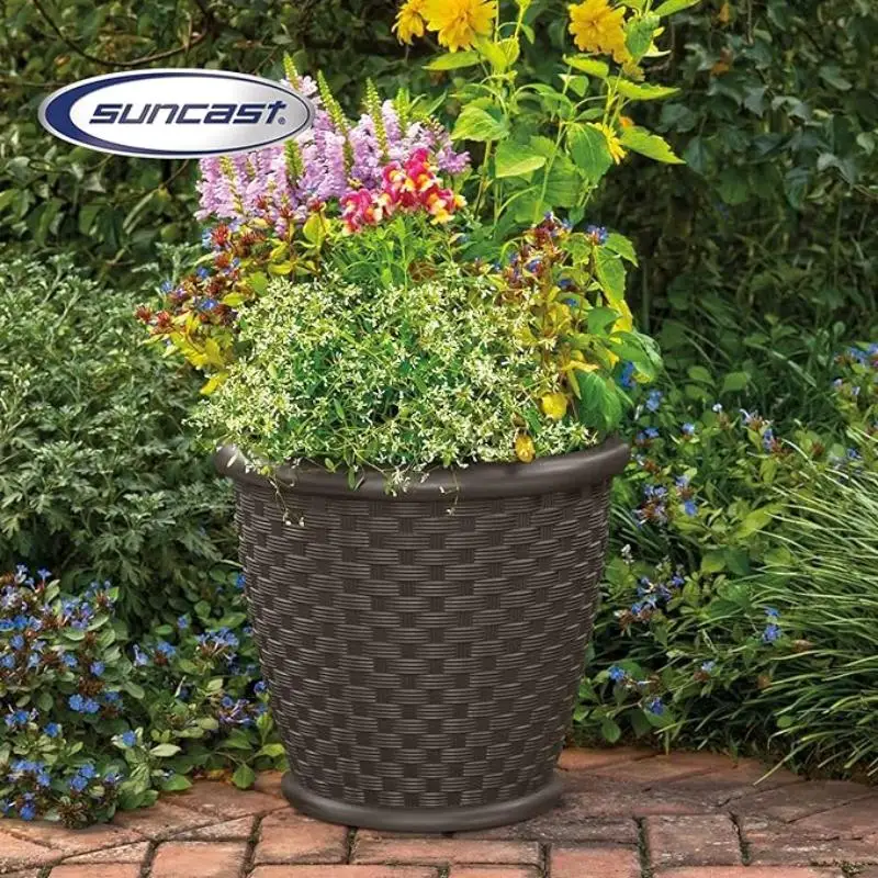 Suncast Sonora 22 Inch Plastic Wicker Indoor or Outdoor Decorative Garden Flower Planter for Entryways