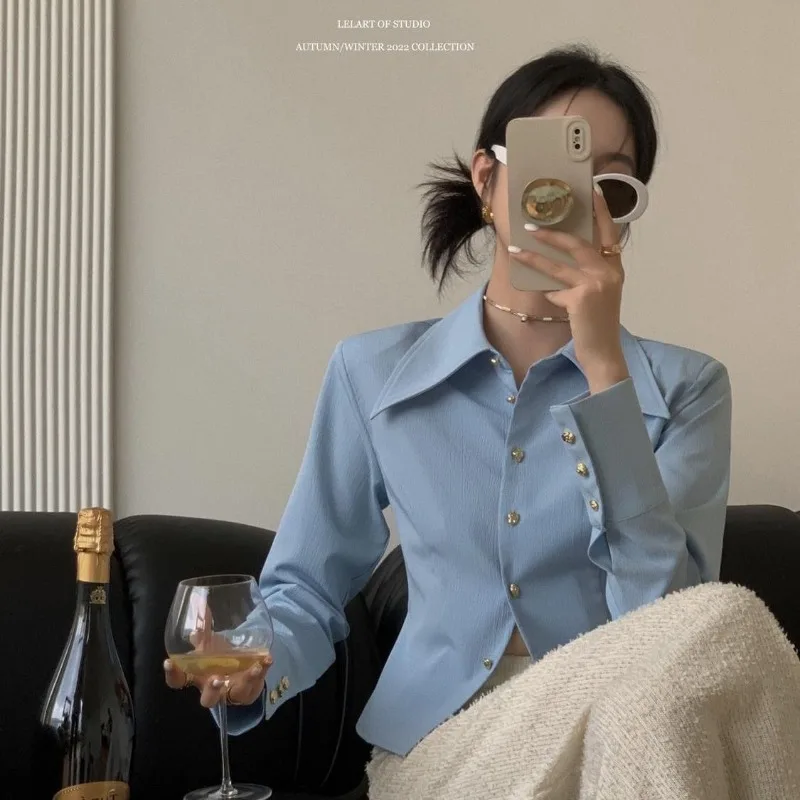 Nieuwe stijl wit modieus puntkraag Frans high-end overhemdontwerp Slank kort stijl topshirt met lange mouwen