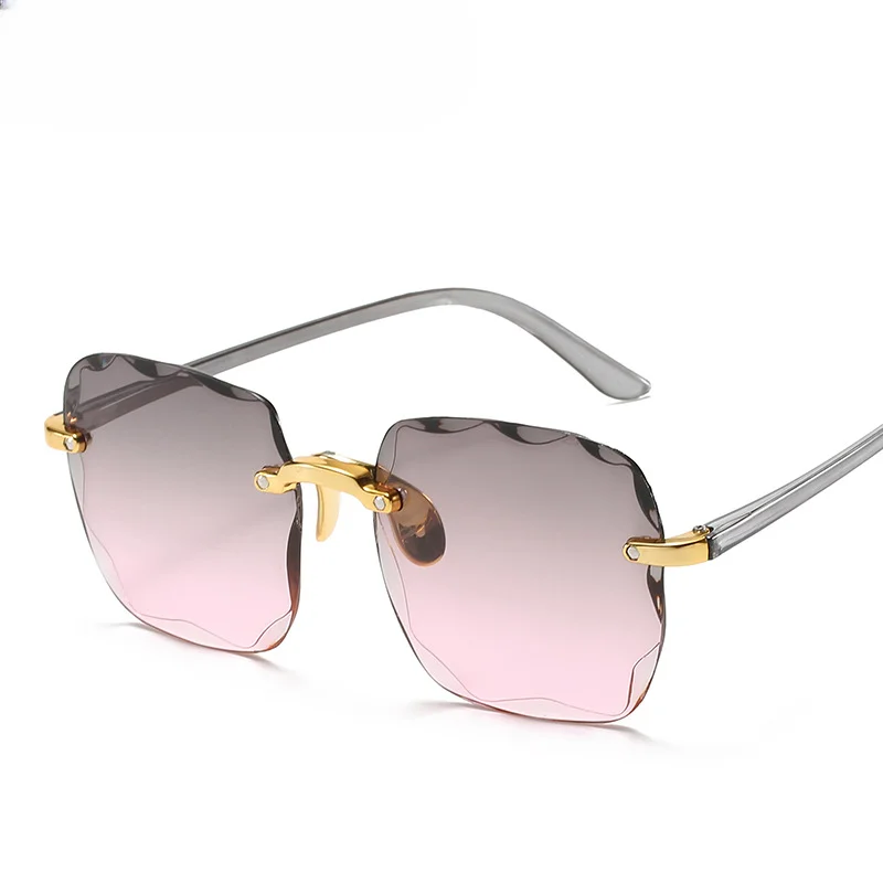 Sunglasses Woman Luxury 2024 Women's Eyepieces Glasses in Trend Sunglass Summer Lady Lenses Trendy Brand Colored Designer