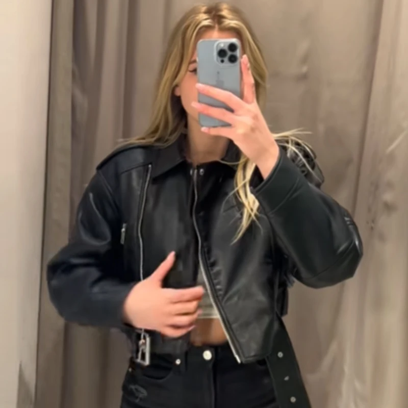 HXAO سترة جلدية سوداء من البولي يوريثان سترة نسائية لخريف 2025 معطف قصير غير متماثل بسحاب وأكمام طويلة ملابس خارجية سترة أنيقة لراكبي الدراجات النارية