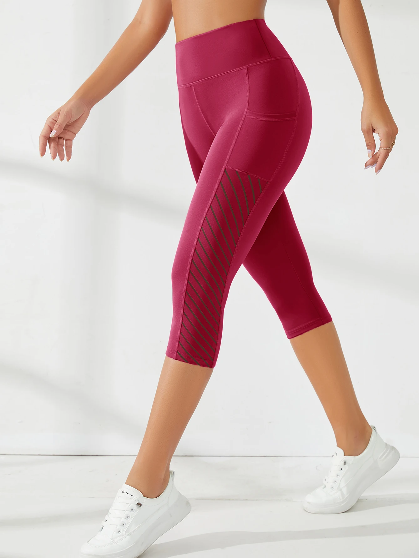 Hochtaillierte, hüfthebende und bauchformende Workout-Caprihose, nahtlose Caprihose mit Mesh-Einsätzen, sportliche Freizeithose für Damen – Detail 5