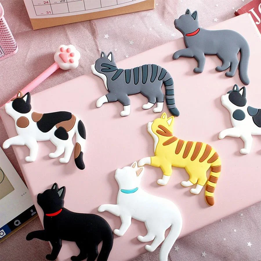 Cat walking style magnetic refrigerator sticker, tail curved into a hook, multifunctional storage hook, carrying 500g,
