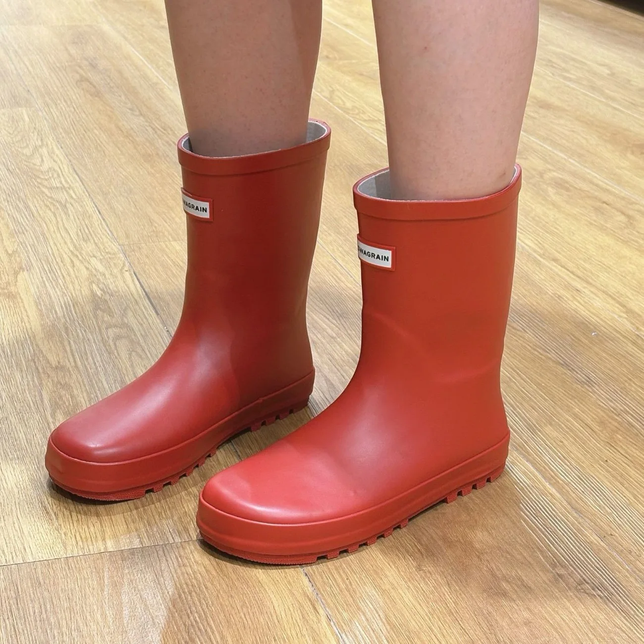 

Новые милые резиновые сапоги с героями мультфильмов для женщин и девочек, студенческая детская модная нескользящая обувь