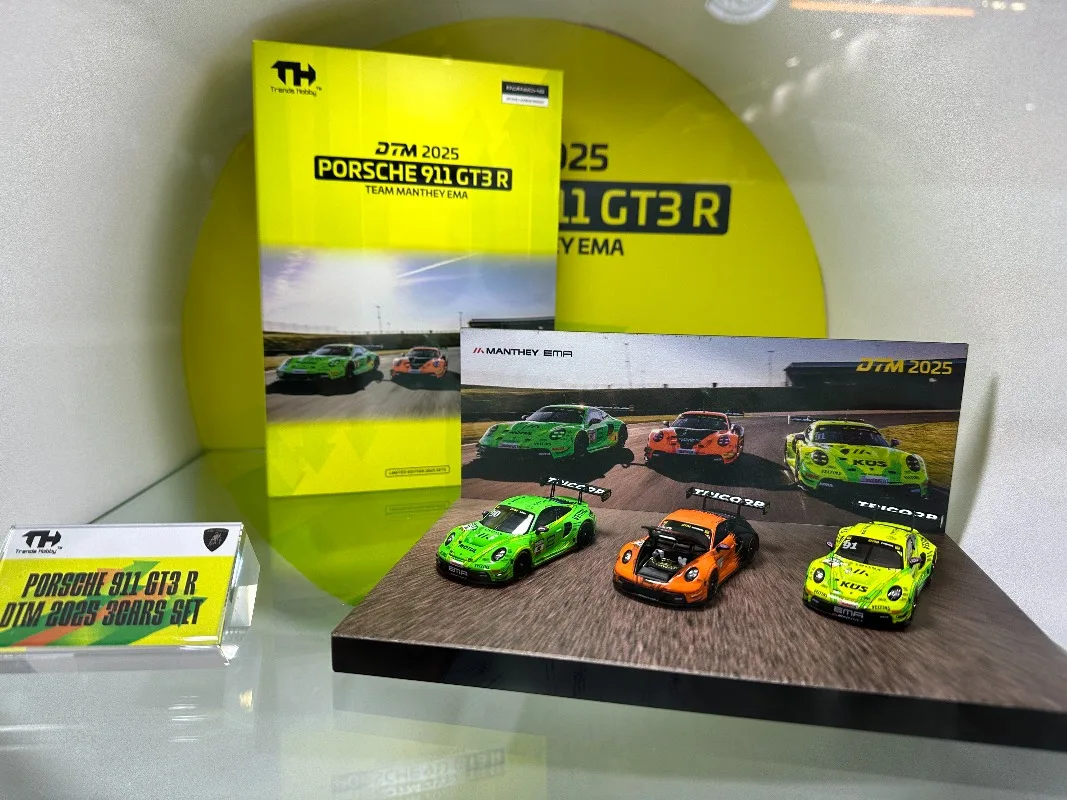 In Stock 1:64 911GT3R Three Car Set Beijing HEC Exhibition Limited Alloy Car Model Casting Static Car Model Creative Decoratio