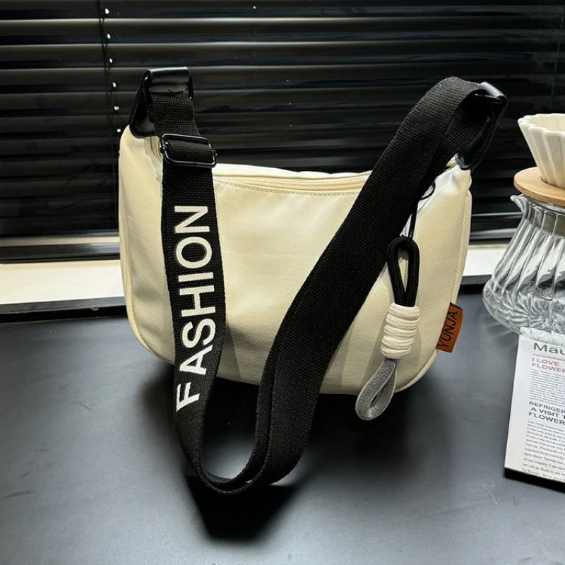 

High-End Women's Hand Bags Made Of Moon-Star-Patterned Leather Boasting Trendy Vintage High-End Spacious Daily Look​