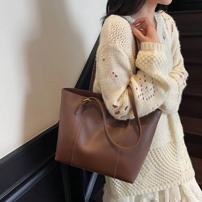 حقيبة يد نسائية واسعة وأنيقة، حقائب يد جلدية مصممة شهيرة، حقيبة كلاسيكية أنيقة للاستخدام اليومي