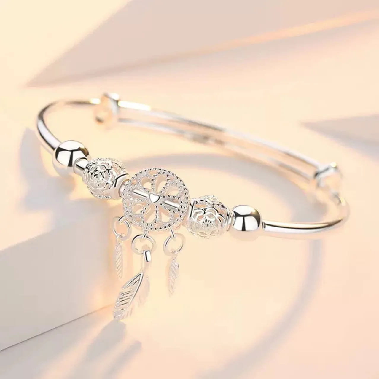 Bestseller 925 Sterling Silber Traumfänger-Armreif für Damen, Verstellbares Feder-Charm Offenes Armband, Schmuckgeschenk zum Geburtstag