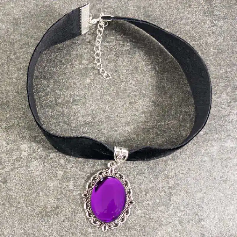 Lila Cameo-Wassertropfen-Halsband, Gothic-Schmuck, viktorianisch, geschnitzt, schwarzer Samt, Hexen-Accessoire, heidnisch, geheimnisvoll, Halskette für Frauen