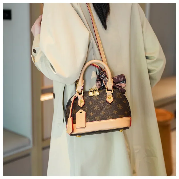 حقيبة نسائية جديدة موديل 2025 بطباعة ريترو - فاخرة خفيفة، محمولة، كتف/كروس