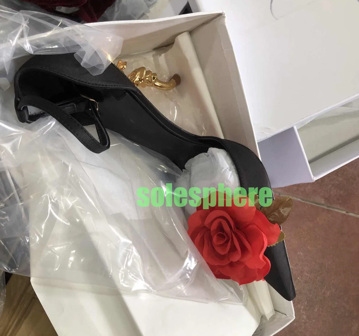 

Lady Elegant 3D-Red Rose Flower Design Pumps Satin Black Sexy Hollow Metal Heels High Heels Pointed Toe Rose Buckle Strap Pumps