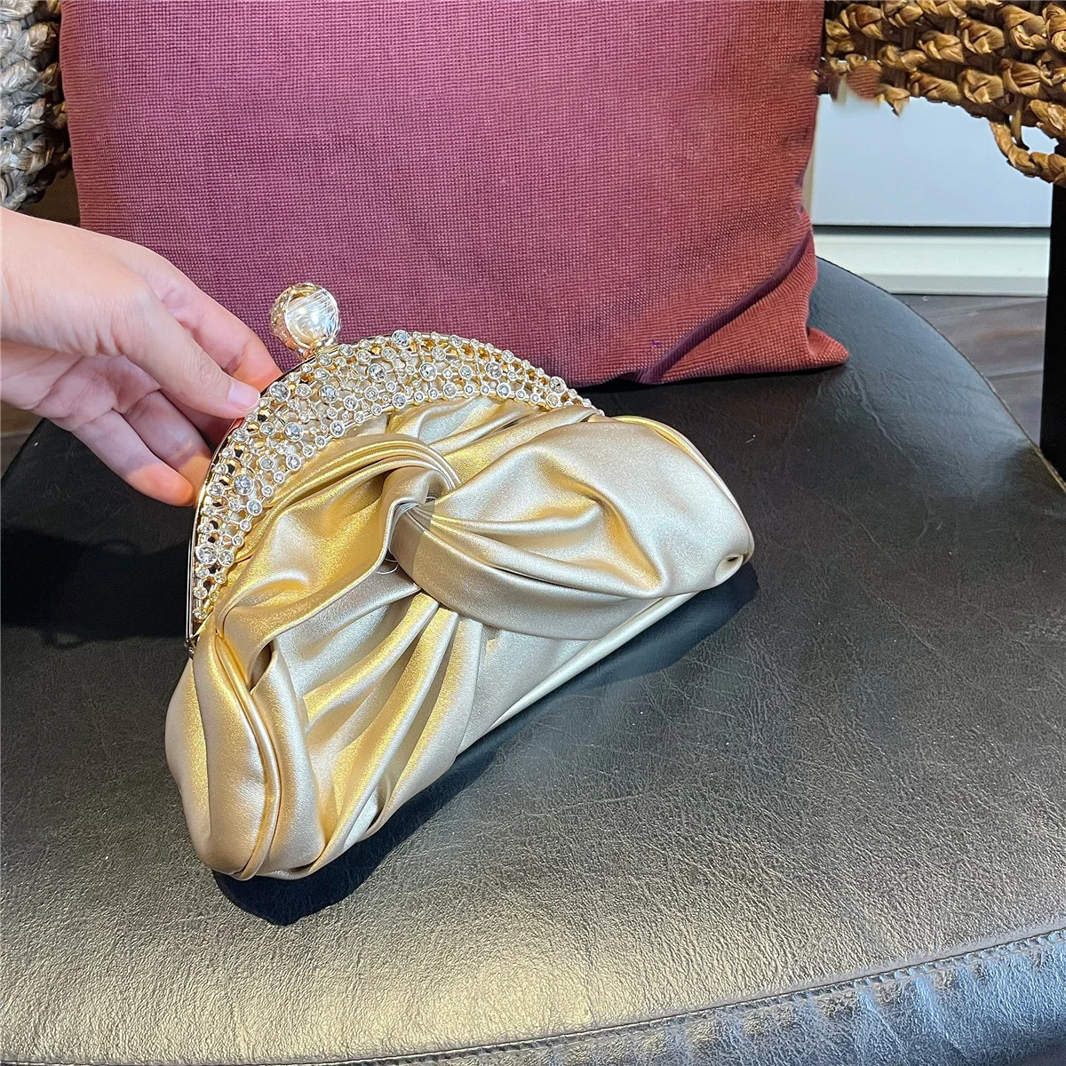 

Women Rhinestone Splicing Handbag Fashion Elegant Retro Pleated Banquet Bags Female Solid Color Clutch Bags