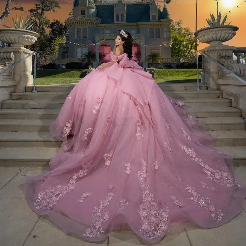 ที่กําหนดเองสีชมพู Quinceanera Ball Gown ปิดไหล่ Appliques ดอกไม้โบว์ลูกปัด Tull วันเกิด Payty 16 ชุด Vestidos 15