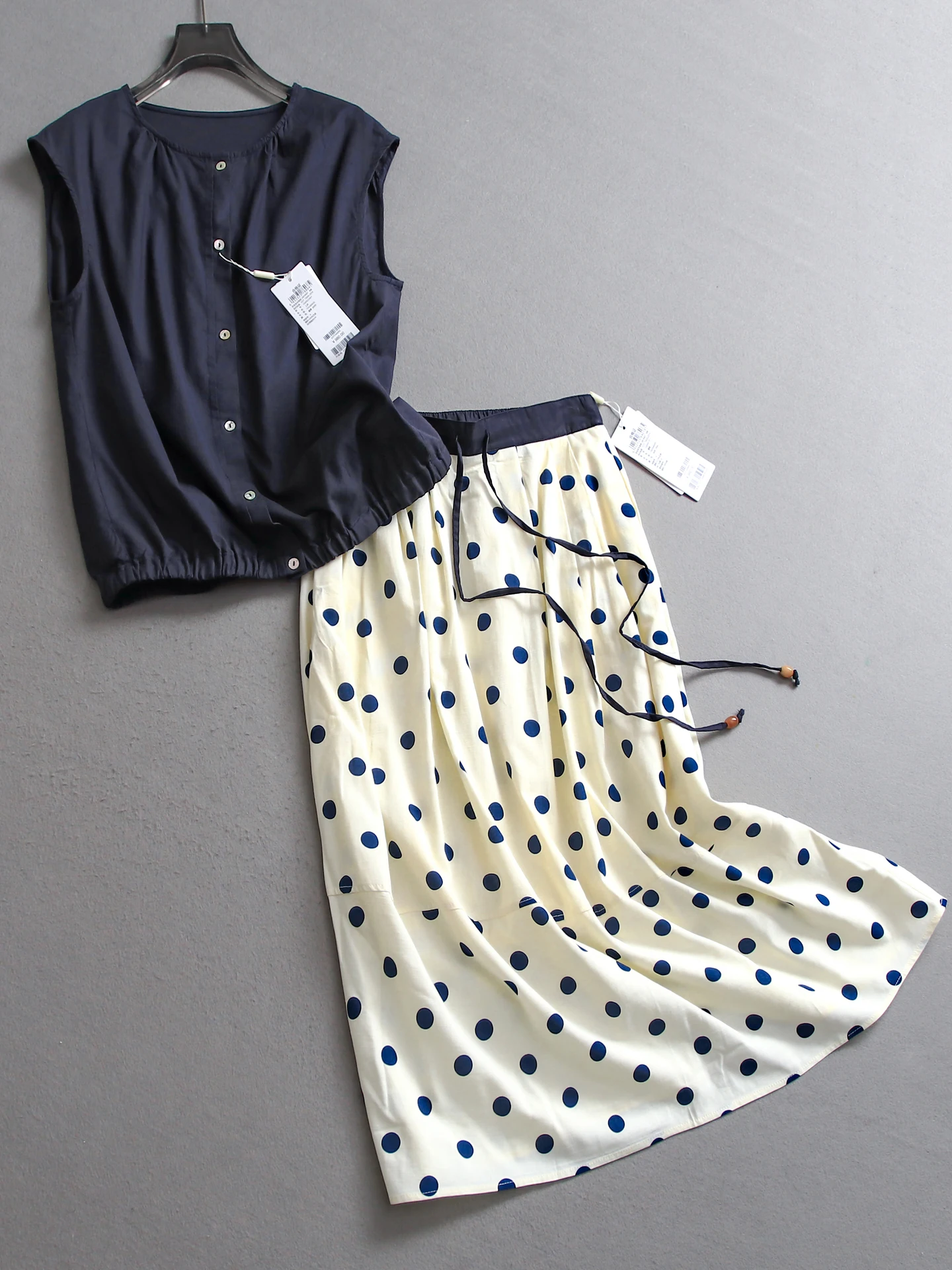 Pure Color Linen Cool Feeling round Ne Svel irt Women's Faion Set with Polka Dot f Skirt Two Piece Suit C736