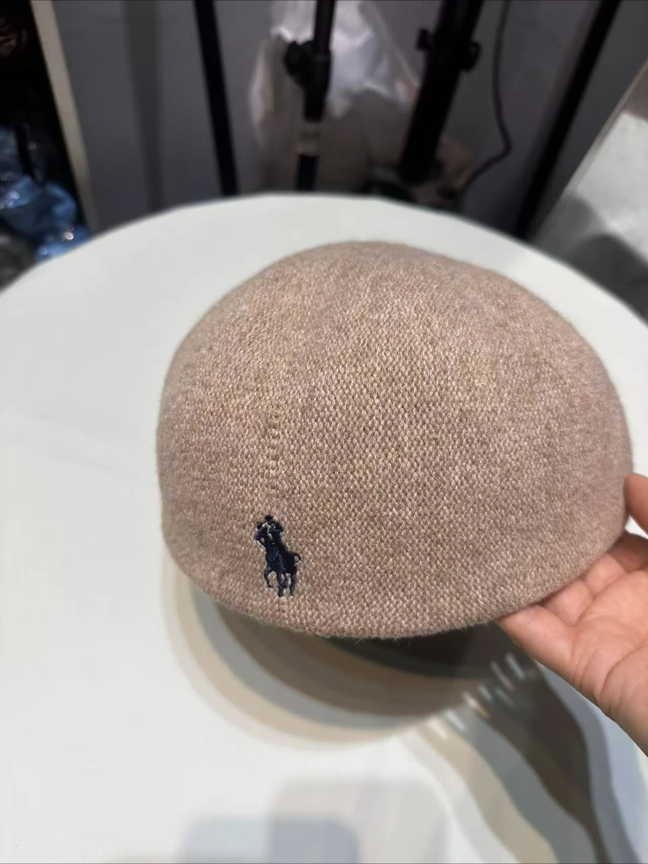 Damen-Baskenmütze mit Stickerei, dünne, wendbare Wintermütze, einfache Retro-Backer-Jungenmütze, vielseitige modische Mütze für Damen