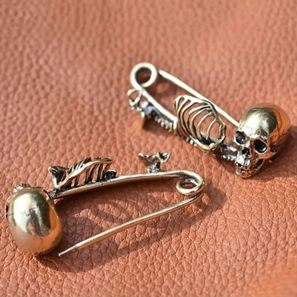 Vintage Halloween Skeleton Brooch Creative Personality Retro Skull Pin Safety Punk Style Gothic Skull Badge Lapel Pin