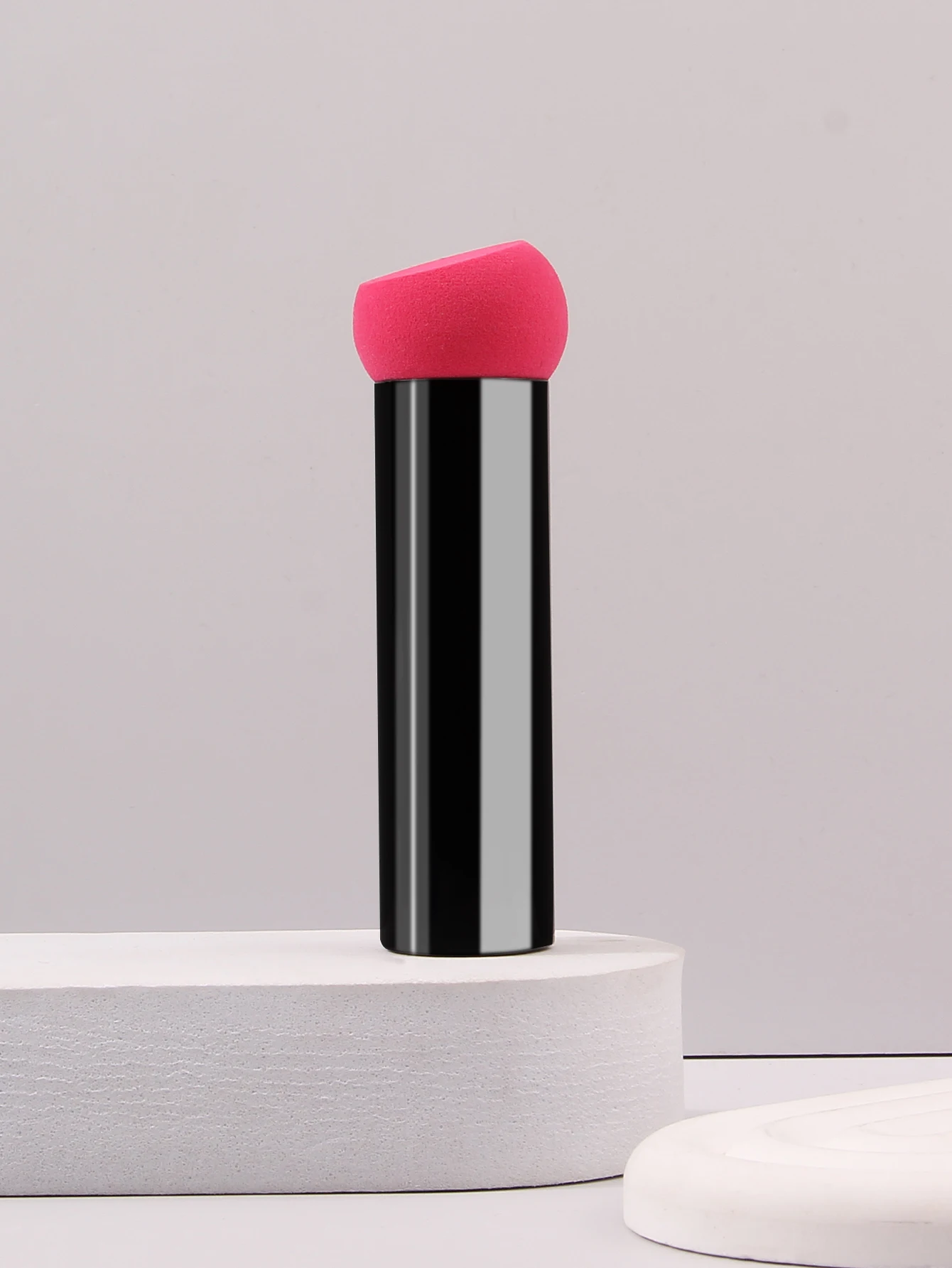 Bouffée de poudre de champignon à tête ronde avec manche en métal noir, éponge de poudre de haute qualité pour le maquillage de fond de teint