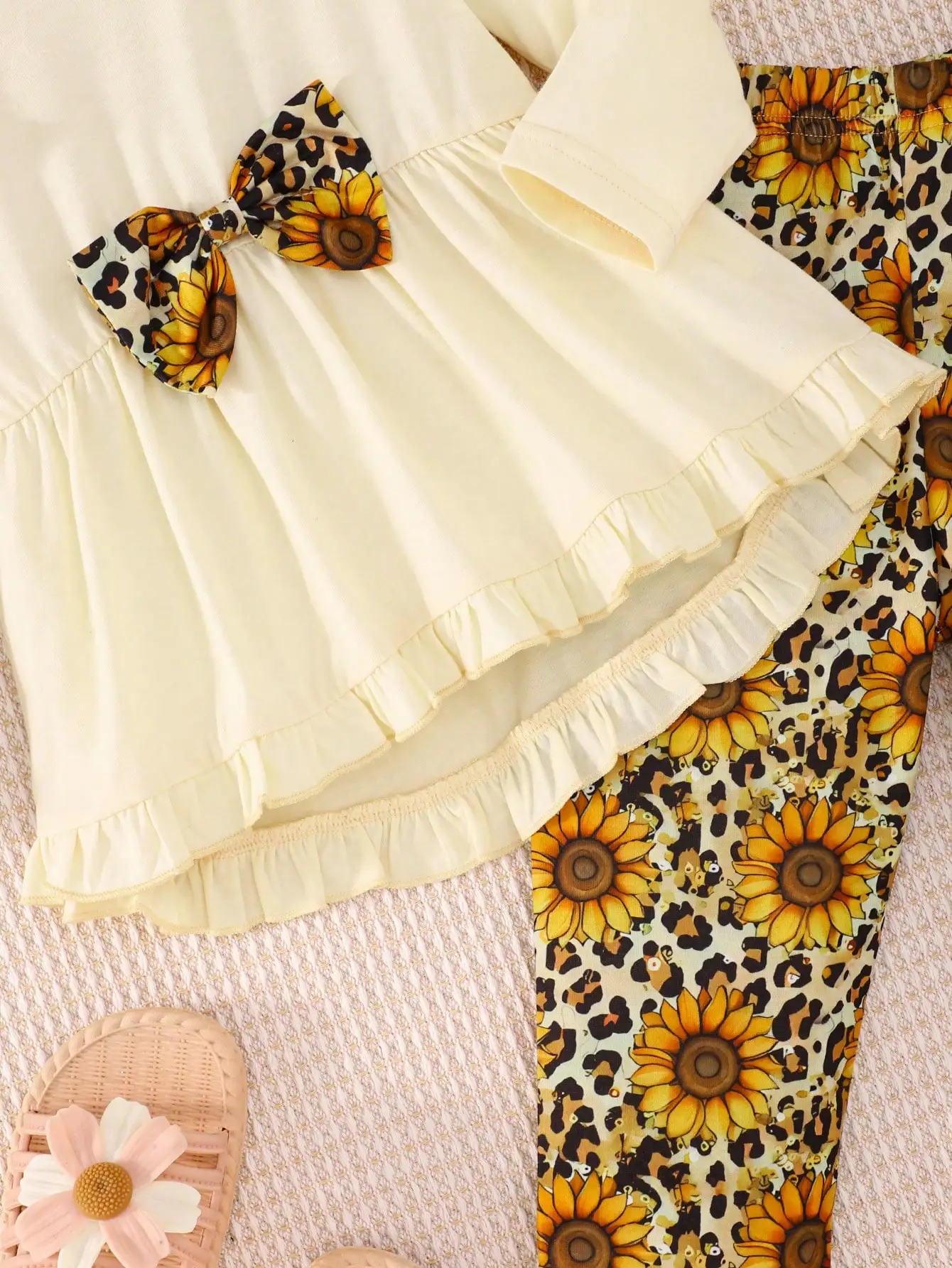 2-Piece Spring And Autumn Casual Comfortable Baby Girl Round Neck Long Sleeve Flying Sleeve Dress + Sunflower Print Pants Suit