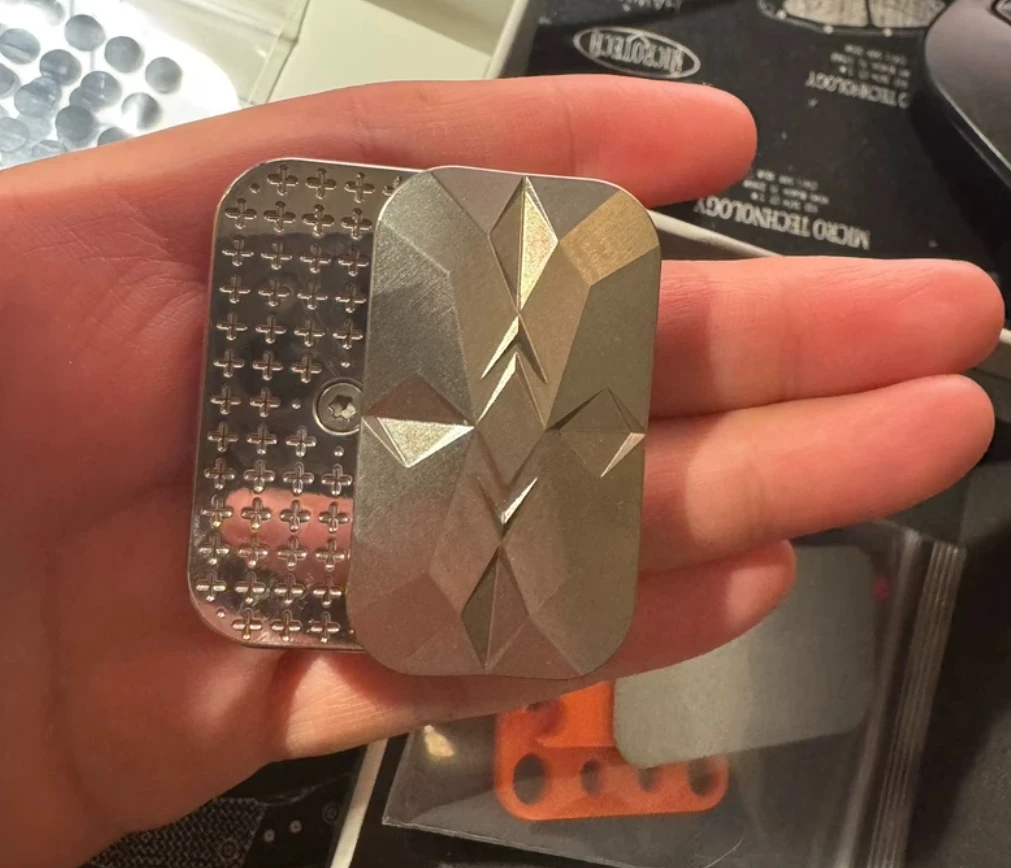 Giocattoli di decompressione con cursore agitato in lega di titanio con piastra di spinta infinita in cristallo EDC usati