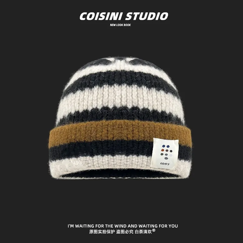 Japanische Retro-Strickmütze mit Streifenmuster und aufgesetzten Elementen für Damen und Herren, Wintermode, warm, schützt die Ohren, Mütze im Skull-Design. – Detail 5